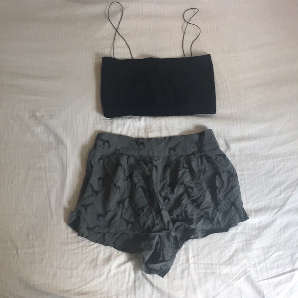 f21 green giraffe patterned shorts